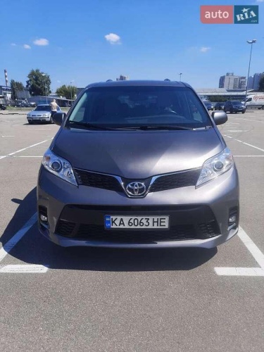 Toyota Sienna 2015