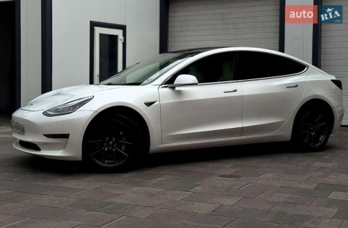 Tesla Model 3 2020