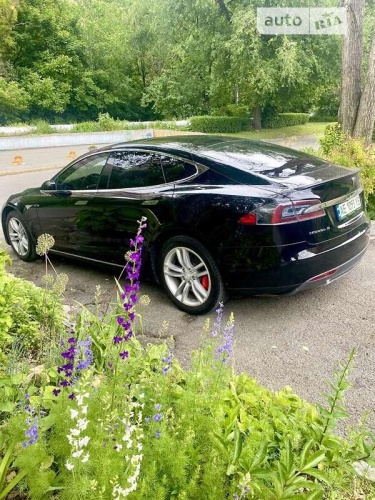 Tesla Model S 2015