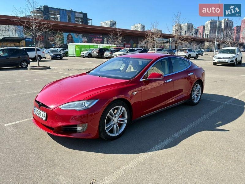 Tesla Model S 2015