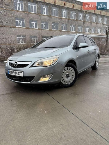 Opel Astra 2011