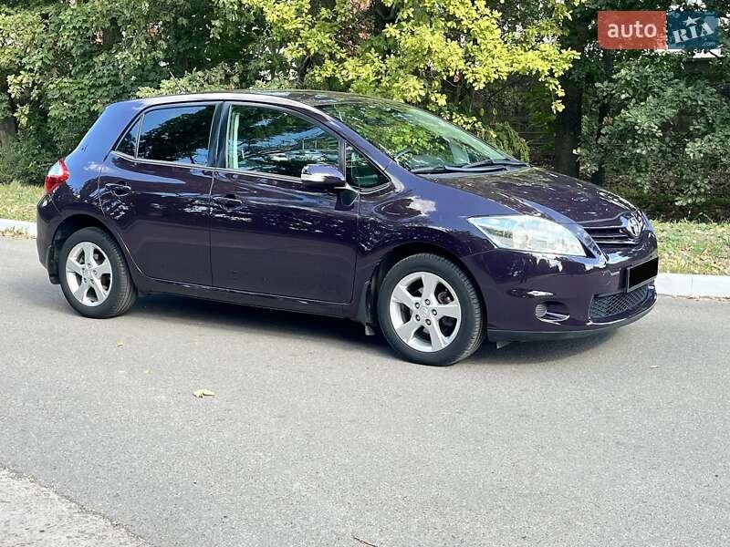 Toyota Auris 2011