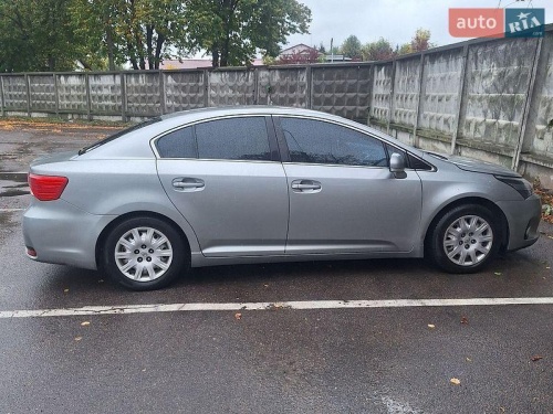 Toyota Avensis 2012