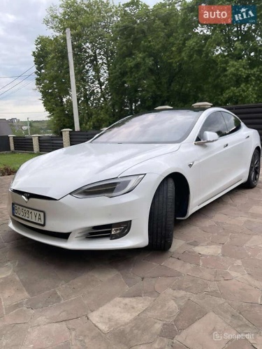 Tesla Model S 2020