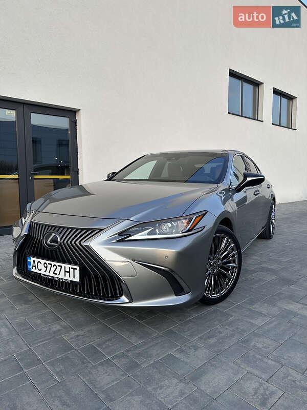 Lexus ES 2021