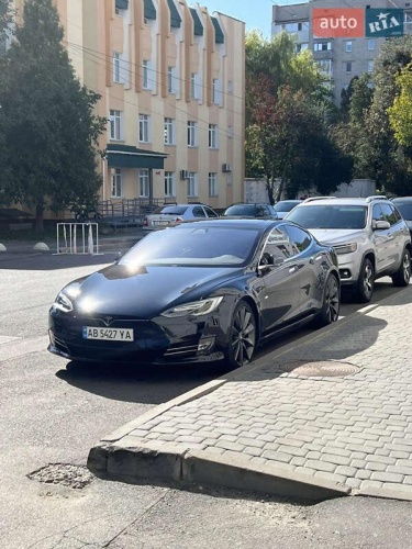 Tesla Model S 2018