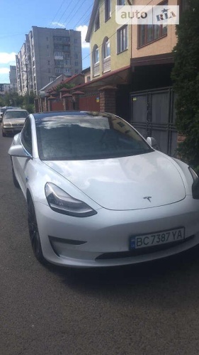 Tesla Model 3 2020