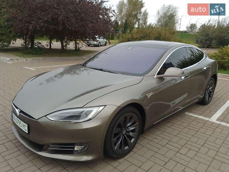Tesla Model S 2015