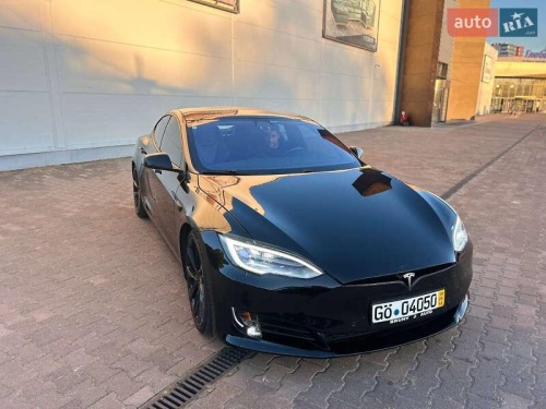 Tesla Model S 2018