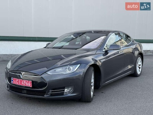Tesla Model S 2015