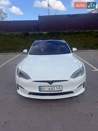 Tesla Model S 2021