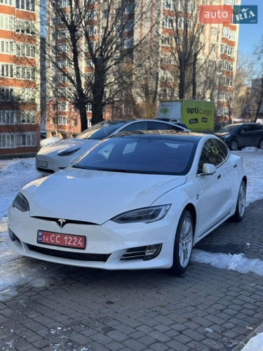 Tesla Model S 2020