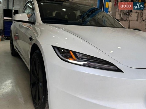 Tesla Model 3 2024