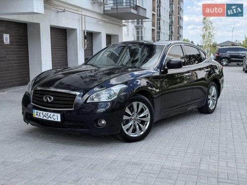 Infiniti M25 2012