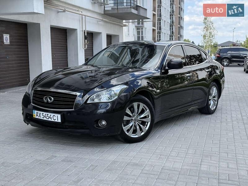 Infiniti M25 2012