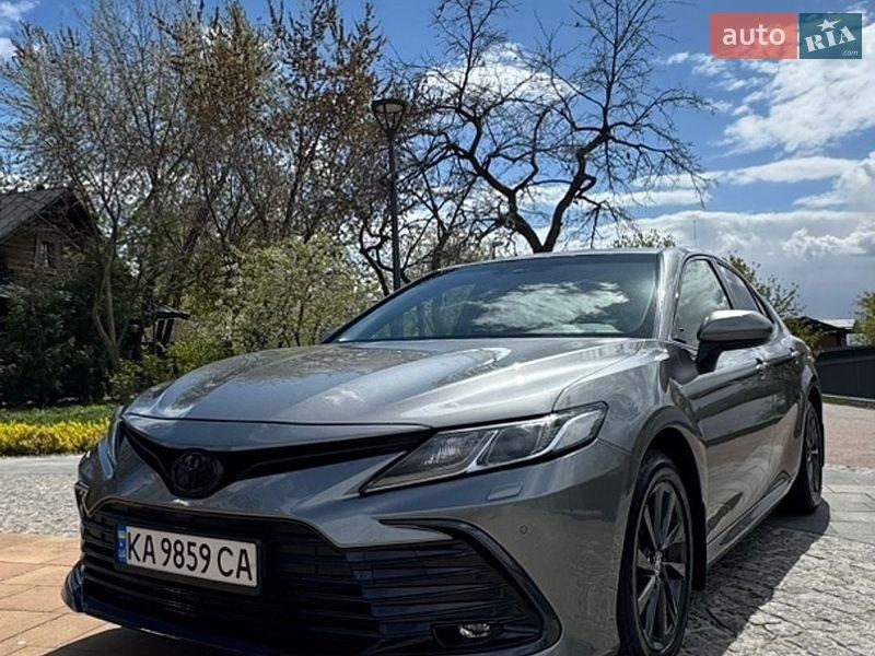 Toyota Camry 2021