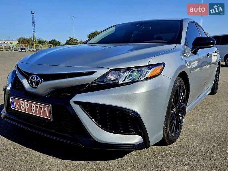 Toyota Camry 2021