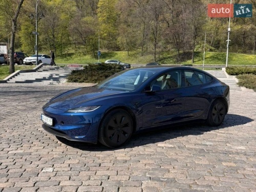 Tesla Model 3 2024