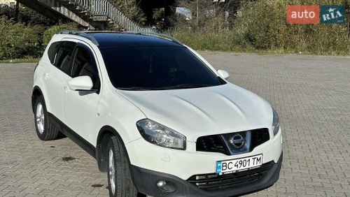 Nissan Qashqai+2 2011