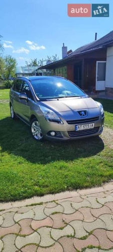 Peugeot 5008 2011