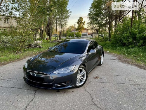 Tesla Model S 2015