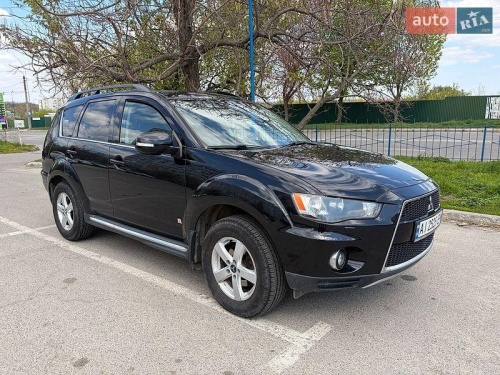 Mitsubishi Outlander XL 2011