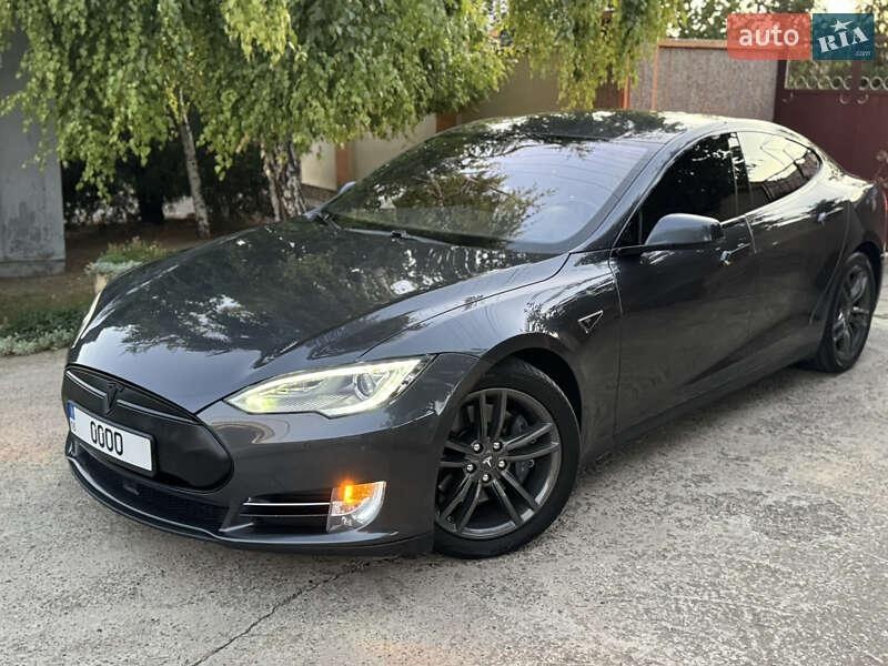 Tesla Model S 2015