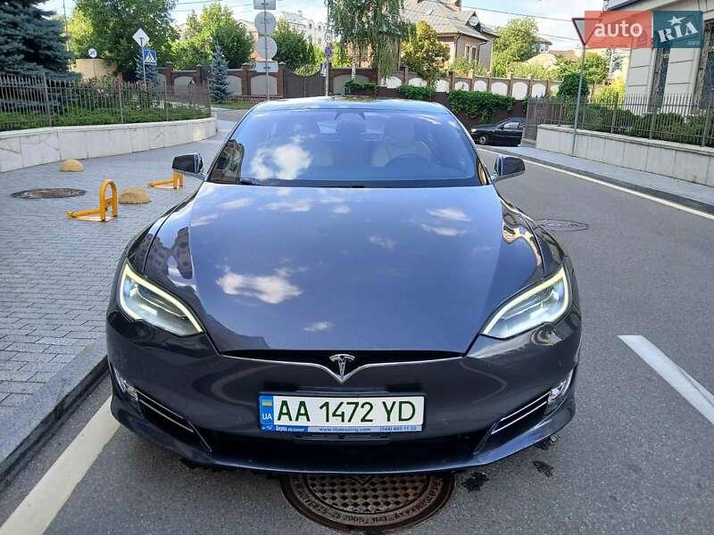 Tesla Model S 2020