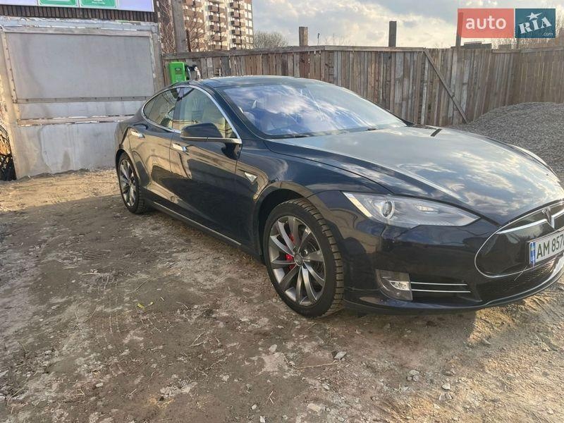 Tesla Model S 2014