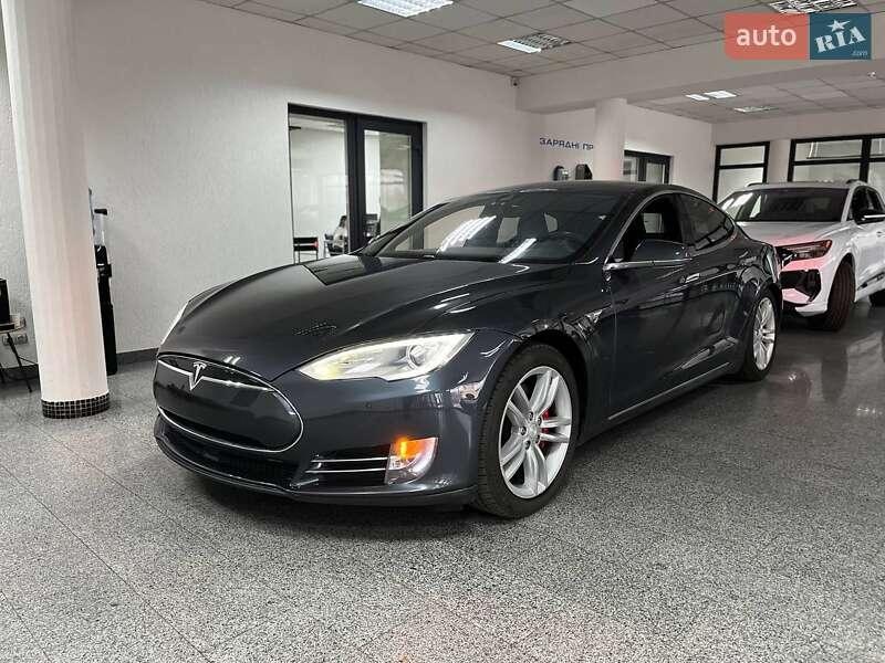 Tesla Model S 2015