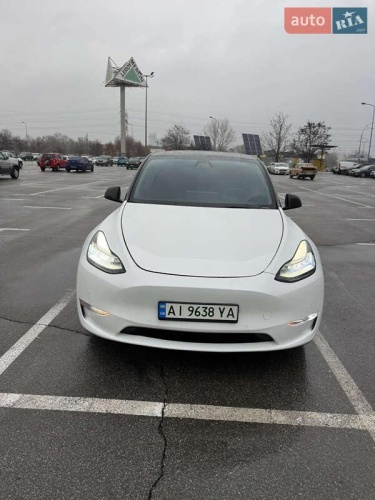 Tesla Model Y 2021