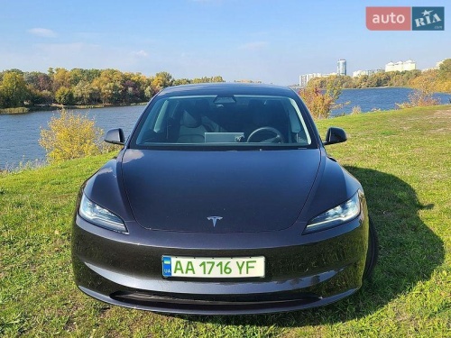 Tesla Model 3 2024