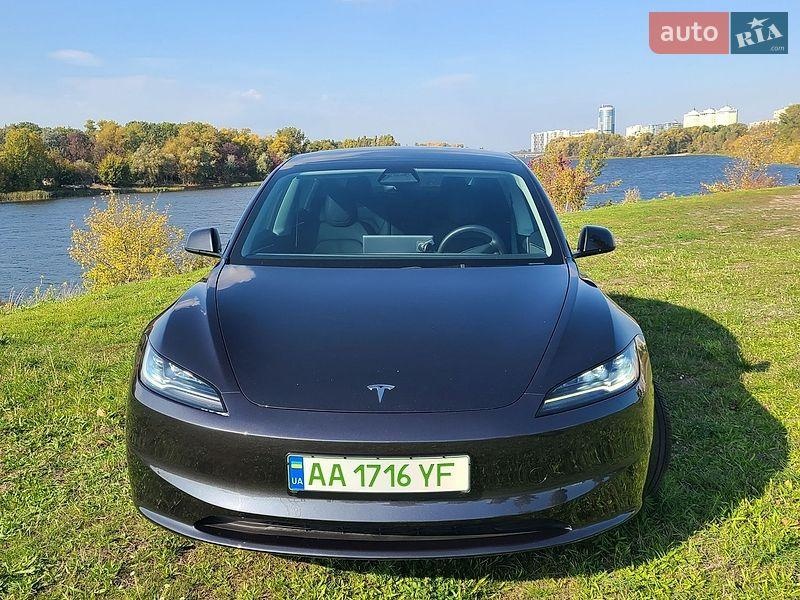 Tesla Model 3 2024
