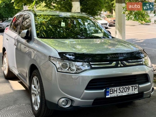 Mitsubishi Outlander 2012