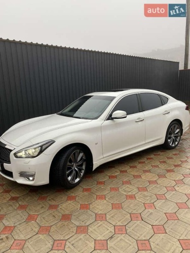 Infiniti Q70 2015