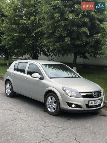 Opel Astra 2011