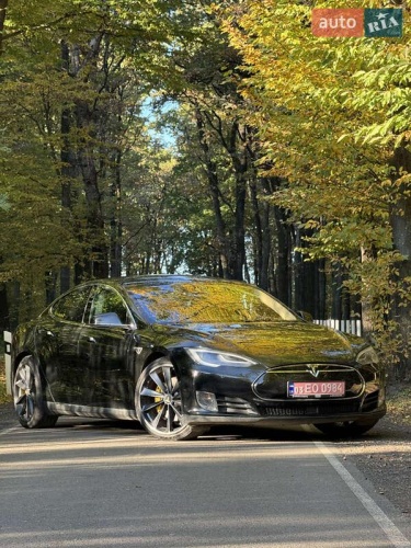 Tesla Model S 2015