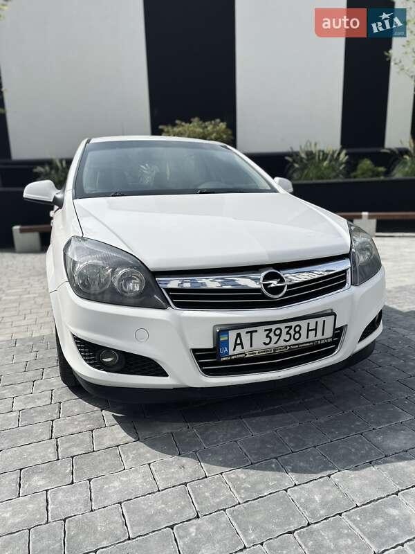 Opel Astra 2011