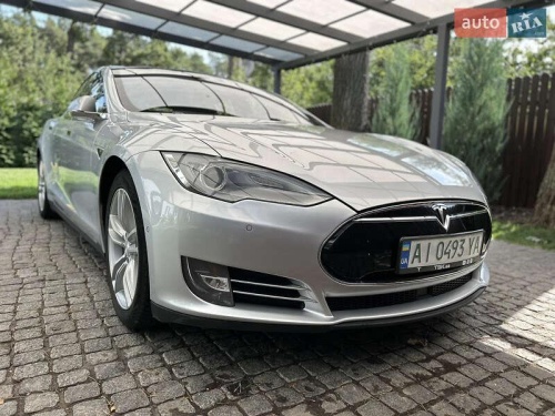 Tesla Model S 2015