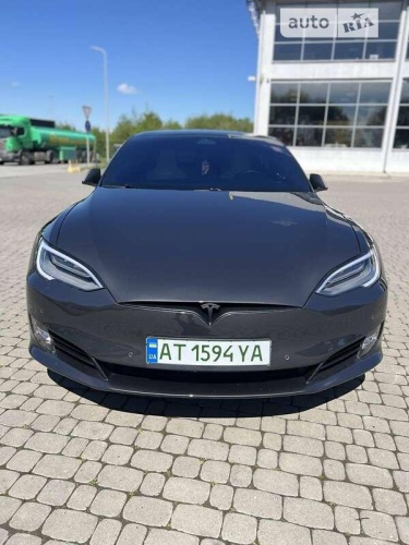 Tesla Model S 2019