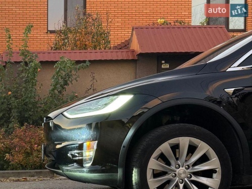Tesla Model X 2020
