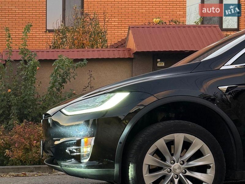 Tesla Model X 2020