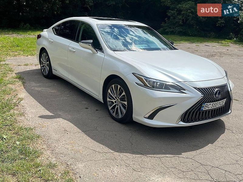 Lexus ES 2021