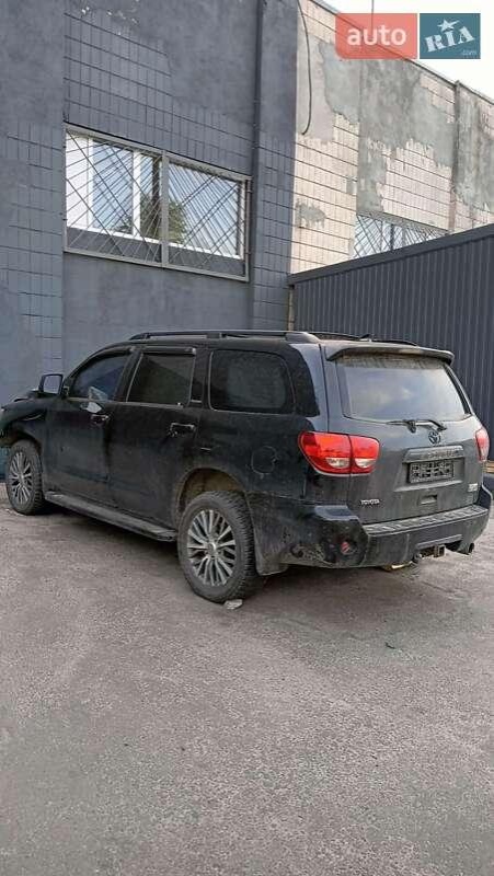 Toyota Sequoia 2010