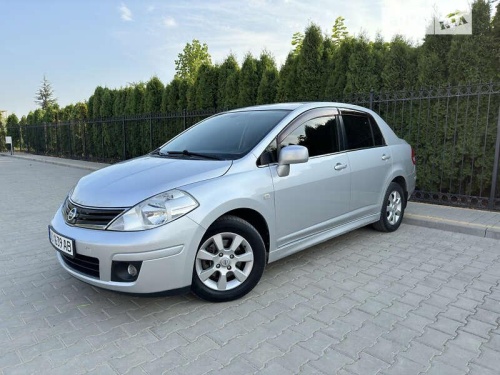 Nissan TIIDA 2010