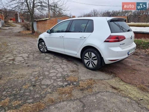 Volkswagen e-Golf 2015