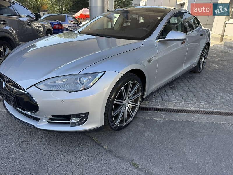 Tesla Model S 2015