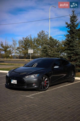 Tesla Model S 2015