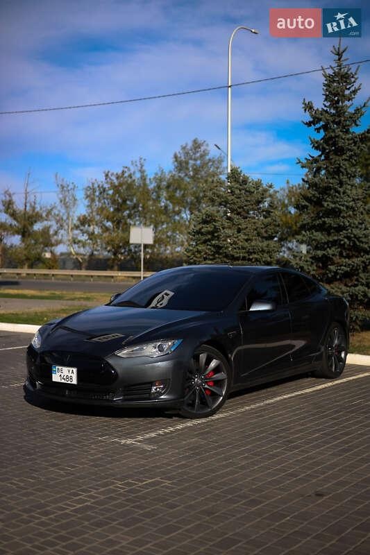 Tesla Model S 2015