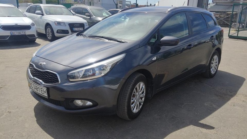 Автомобіль 1435543 2013